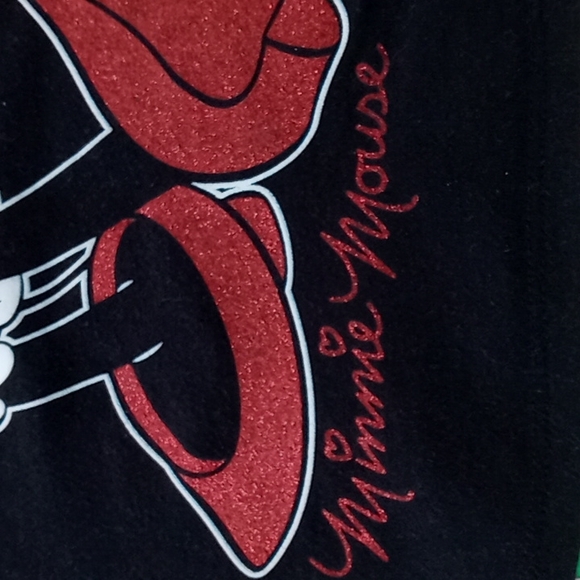 Cute, Girl's size 7/8 (M), Minnie Mouse Top with Red Sparkles by Disney ❤️🖤 - Picture 10 of 10